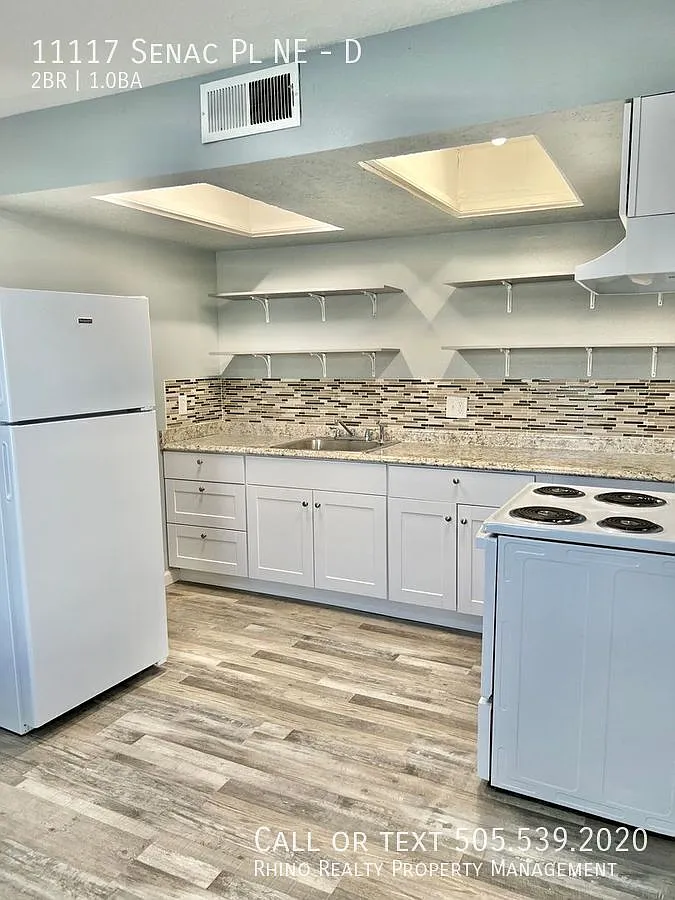 1/2 Off 1st Months Rent! Fantastic 2 Bedroom, 1 Bath, Completely Remodeled In The NE! — Photo 2
