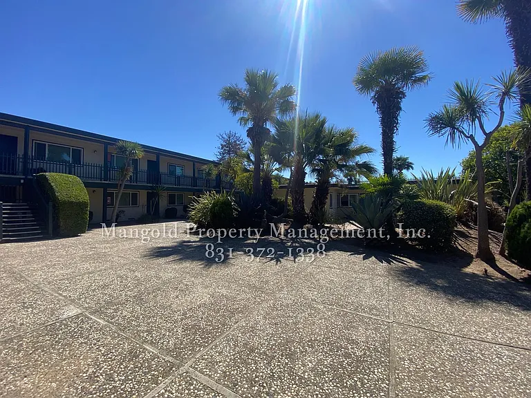 The Reef Apartments — Photo 10