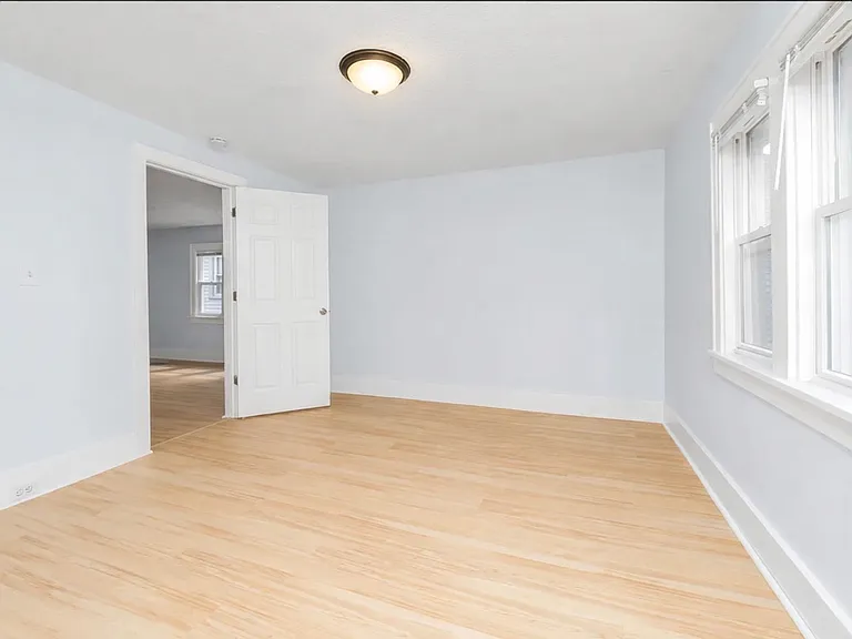 1044 Muskegon Ave NW — Photo 9