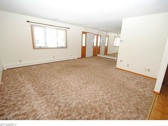 5th image of 135 Parklane Dr