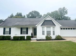 160 Woods Edge Dr, Jackson, TN 38301