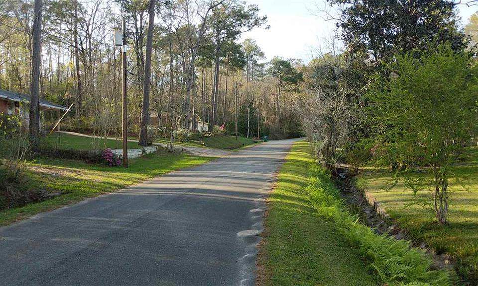 2nd image of Walnut St