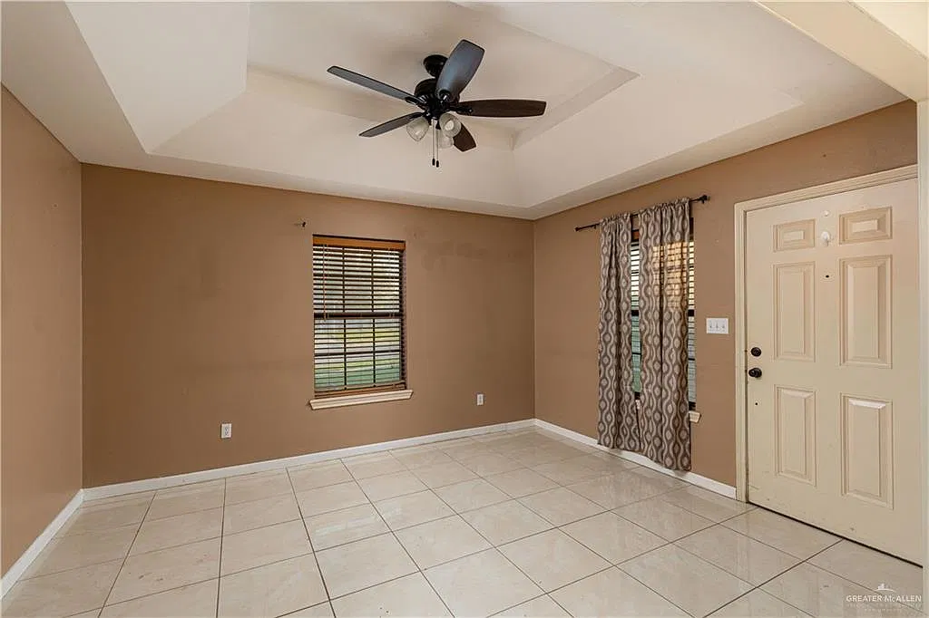 3 bed, 2.0 bath, 1294 sqft, $1,700 — Photo 2