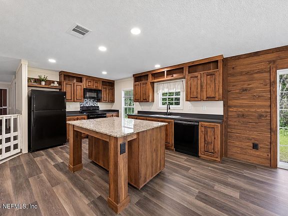 3rd image of 7720 CRANBROOKE Road