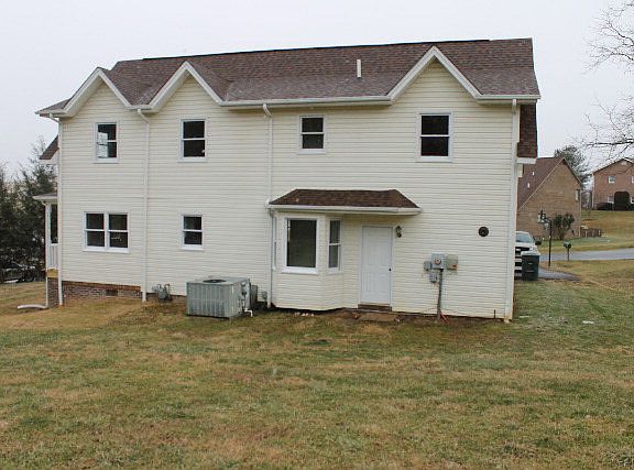 2nd image of 530 Cherry Hill Dr