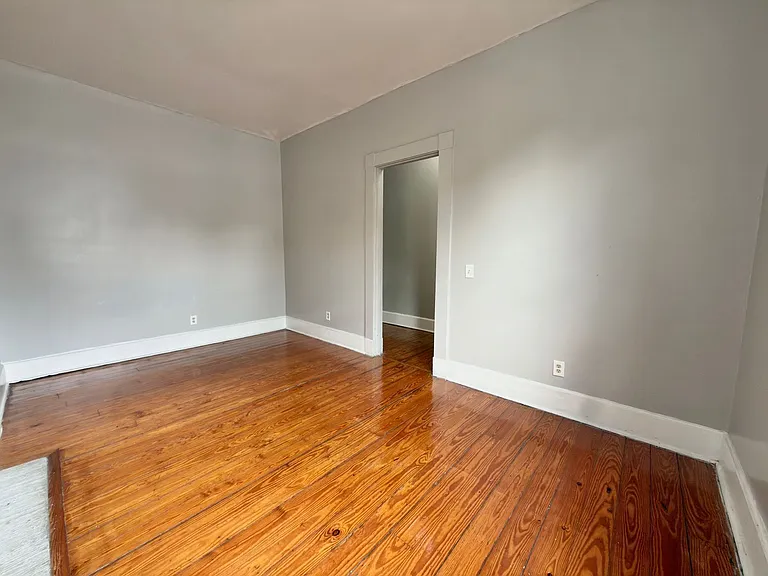 2271 Vine St — Photo 4