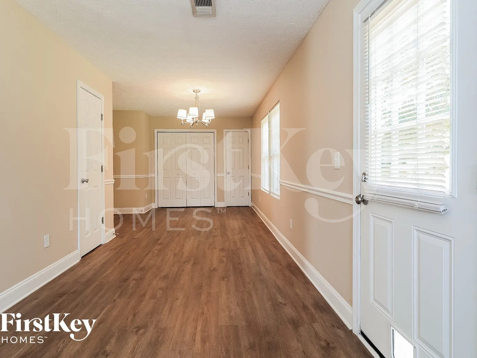 3 bed, 2.5 bath, 1530 sqft, $1,940 — Photo 2
