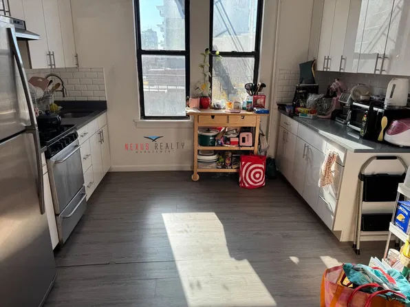 23-35 31st Street image 1 of 10