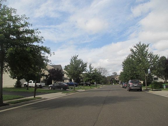 4th image of 840 Village Ct