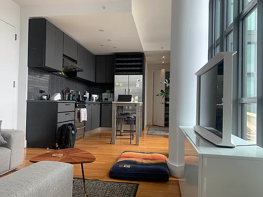 Rented by AYM NYC LLC | media 23