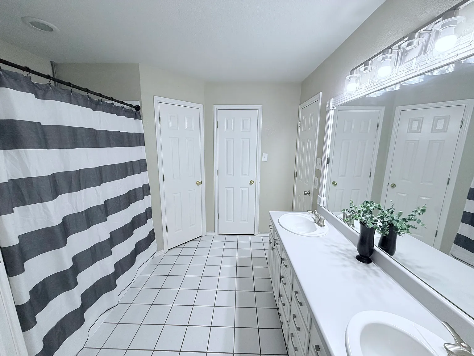 8716 Cornell Ave — Photo 3