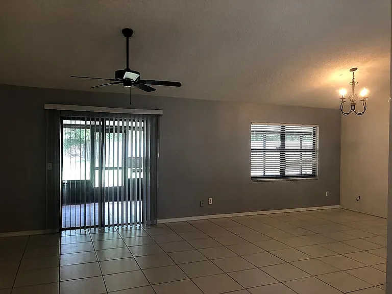 9211 Palm Tree Dr — Photo 6