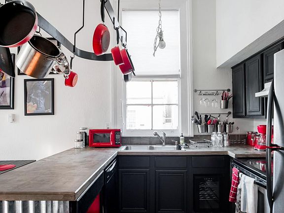 4th image of 2533 Saint Thomas St