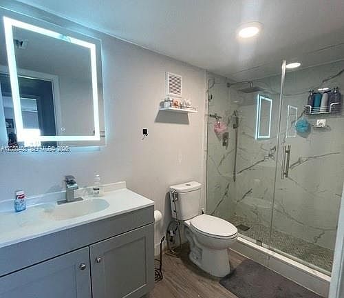 4th image of 671 NE 195th St APT 404E