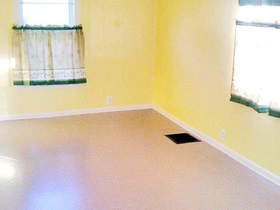 4th image of 39 Boyd Ave