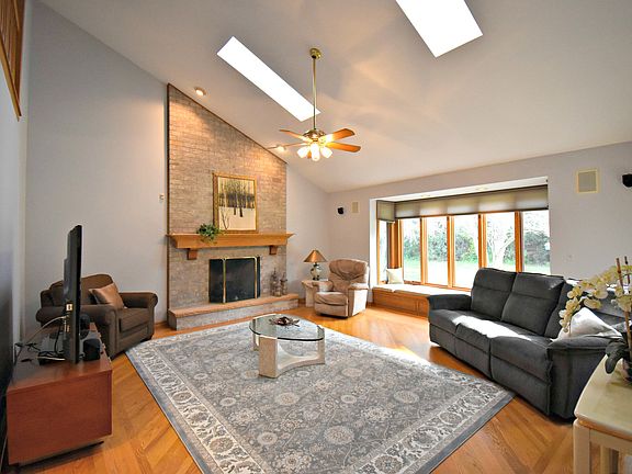 4th image of 1140 Bull Valley Dr