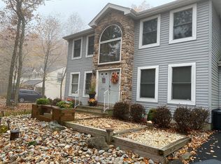 615 Whippoorwill Dr, Bushkill, PA 18324