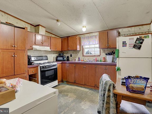 5th image of 411 Mountain View Rd