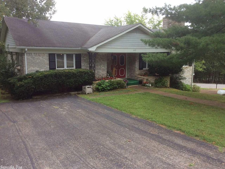 1st image of 613 Red Oak Ln