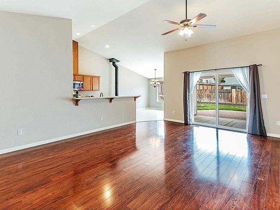 3rd image of 253 Walker St