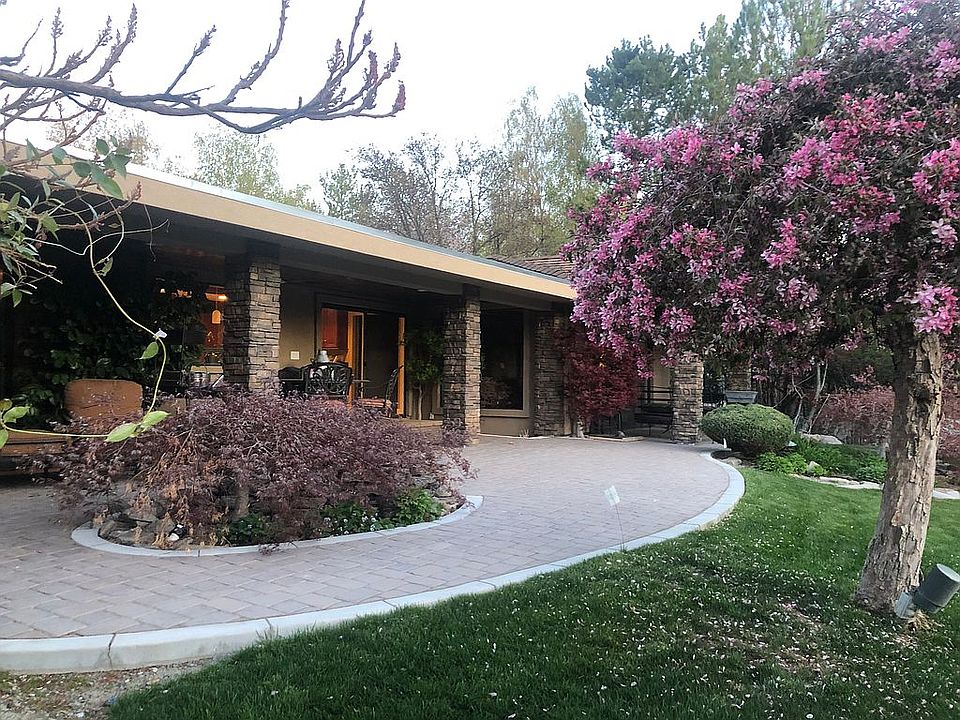 2nd image of 2100 Brooksboro Cir