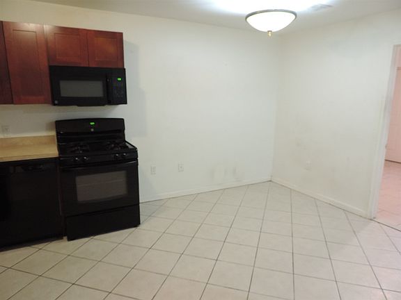 4th image of 689 Bergen Ave #1