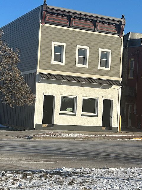 2nd image of 107 W 1st St