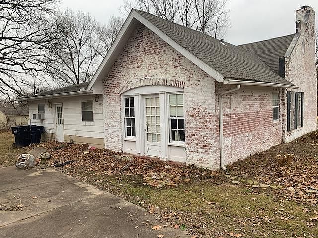 2nd image of 608 E 6th St