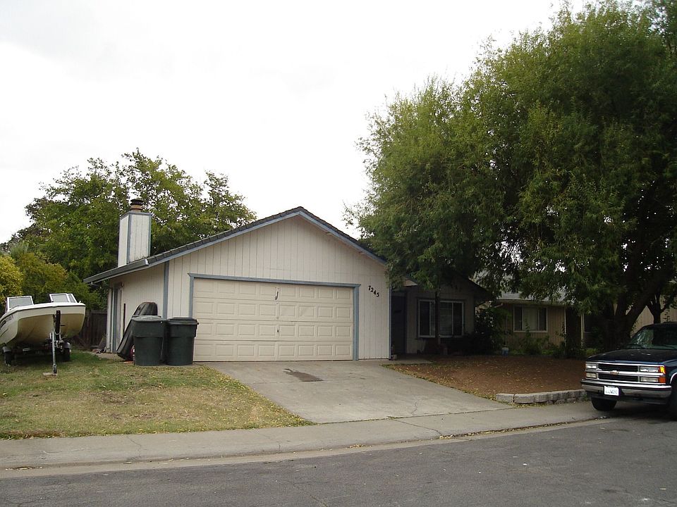Front of home with RV possibility