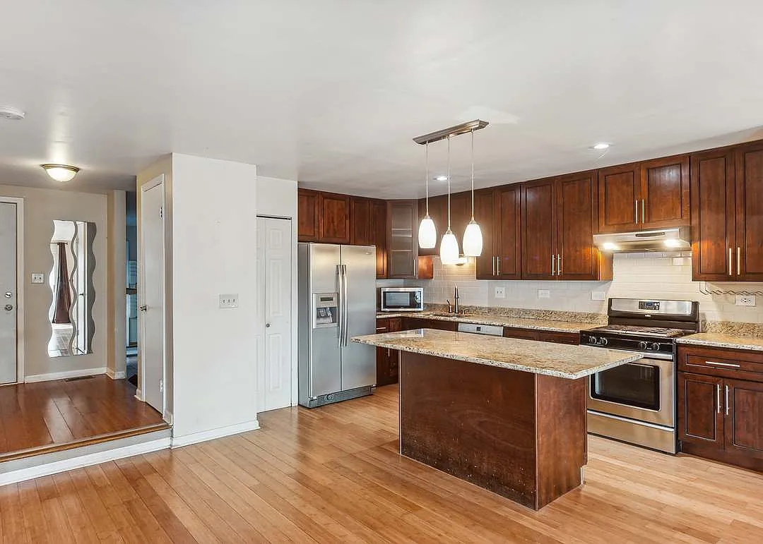 3 bed, 2.5 bath, 1800 sqft, $3,250 — Photo 4