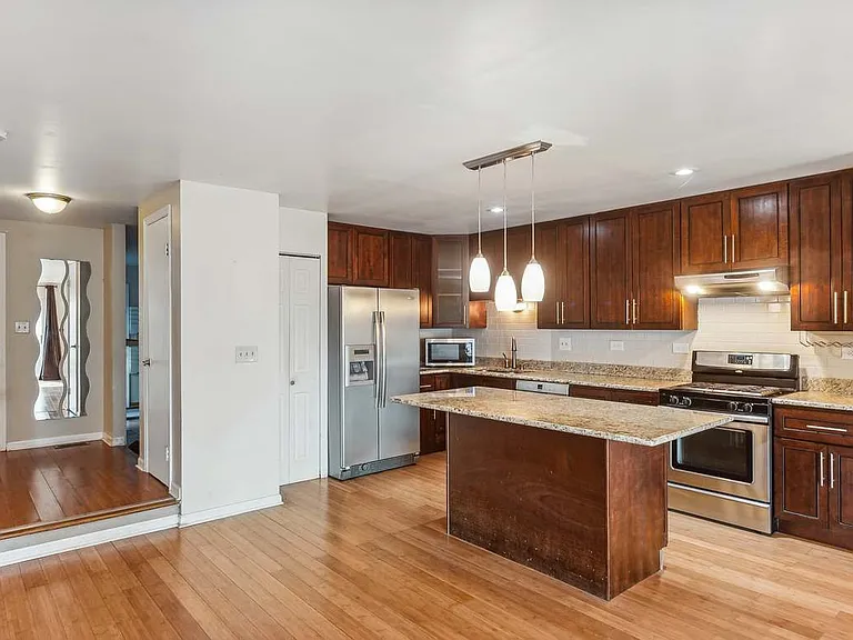 527 Winston Ln — Photo 4
