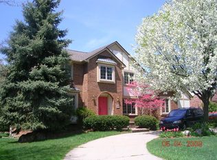 339 Rose Brier Dr, Rochester Hills, MI 48309