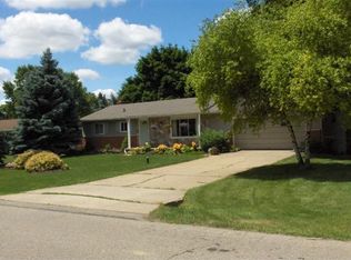 72 Meadowview Dr, Howell, MI 48843