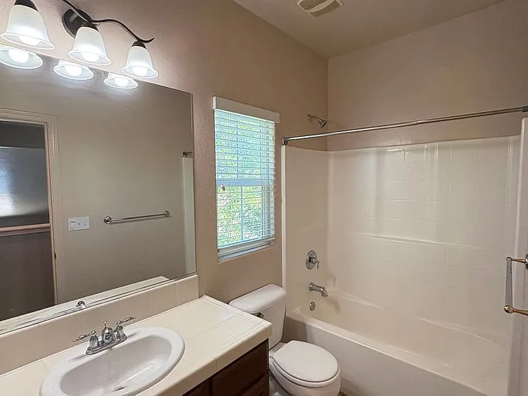 3310 N Tilden Ct — Photo 32