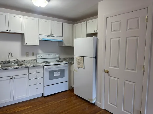 300 Main St #10 — Photo 4