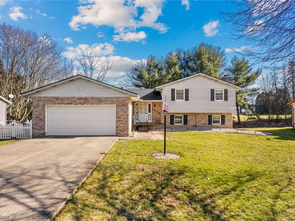 8822 Prancer Ave NW, North Canton, OH 44720