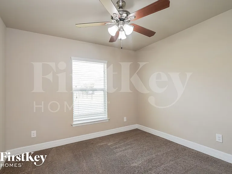 625 SW 13th Ter — Photo 12