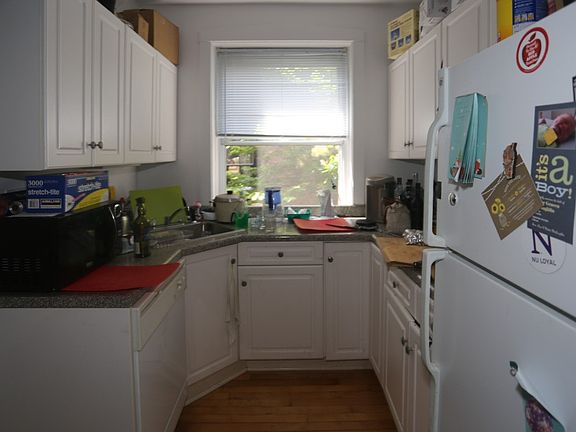 3rd image of 1436 W Belle Plaine Ave #1