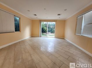21426 W Dumetz Rd, Woodland Hills, CA 91364