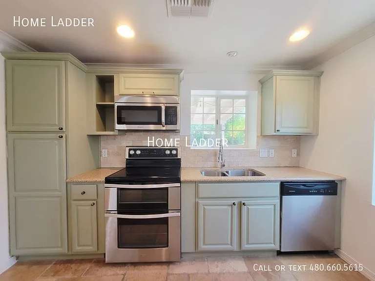 4201 N 19th St — Photo 8