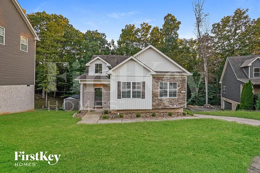 4 bed, 2.0 bath, 2308 sqft, $2,305 — Photo 2
