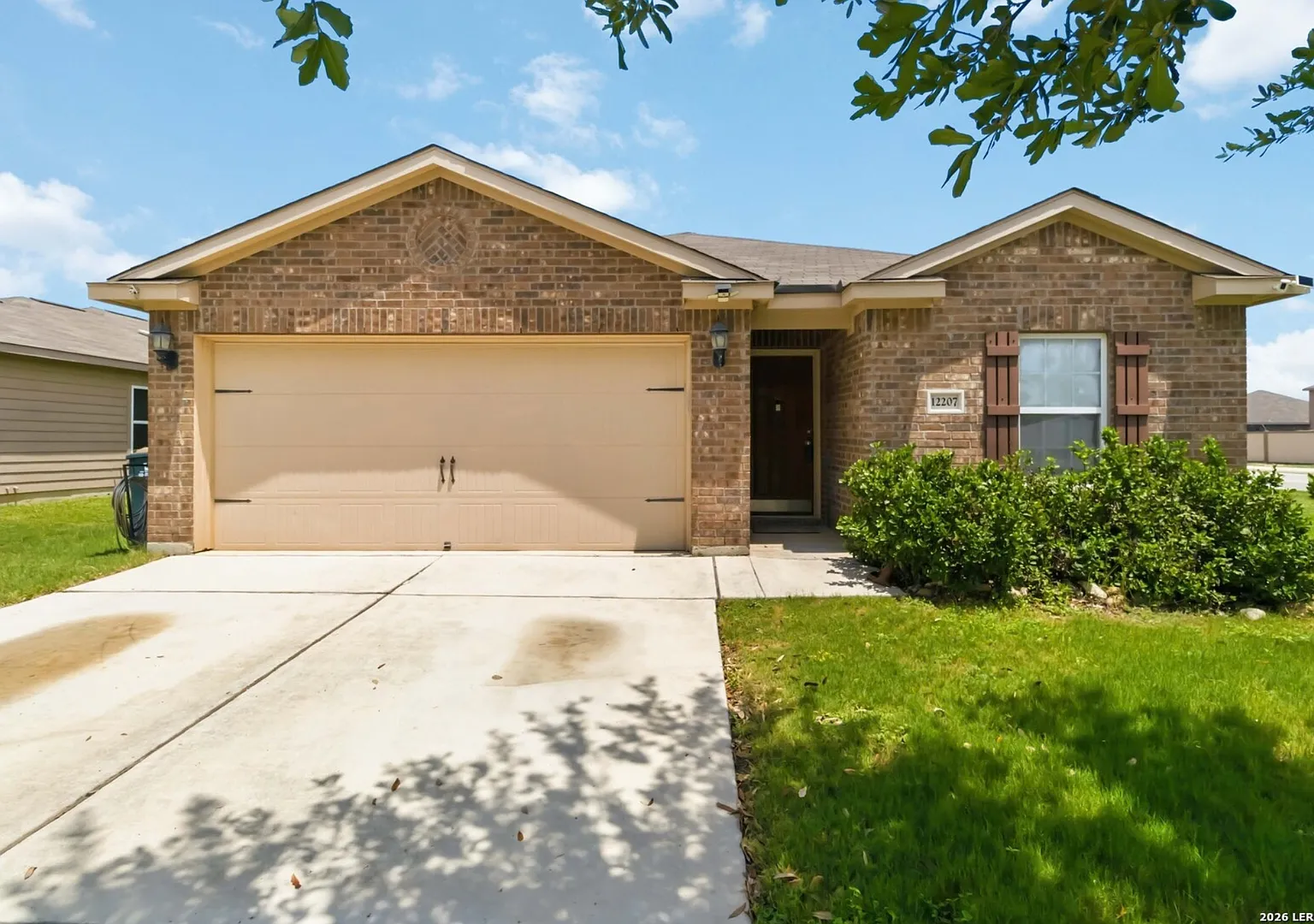 Beautiful 3-Bedroom, Single Story Home In Luckey Ranch — Photo 1