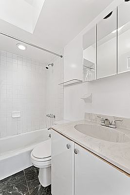 5th image of 353 12th St APT 14