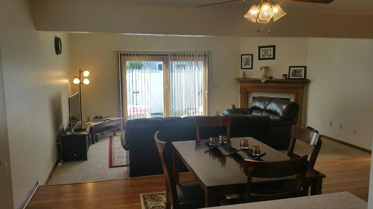 2 bed, 1.5 bath, 1344 sqft, $1,100 — Photo 4