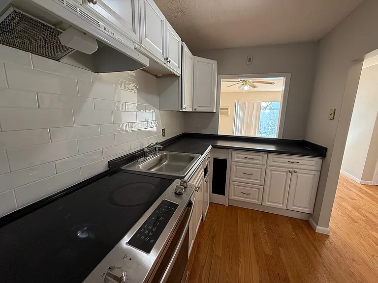 44 Maple St #101 — Photo 6