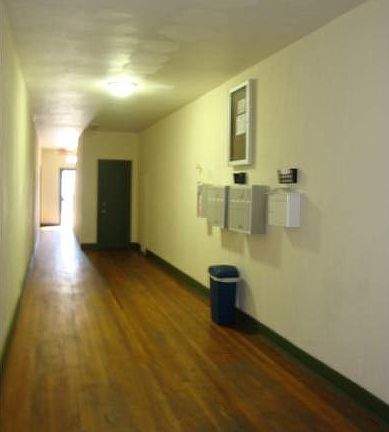 1st floor/mailbox area