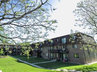 499 McHenry Rd APT 3B, Wheeling, IL 60090