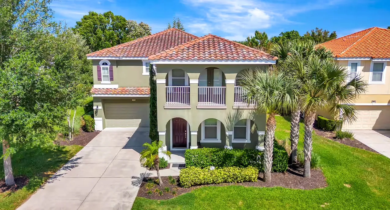 6 bed, 3640 sqft, $3,200 — Photo 1
