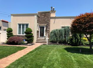 31 Wynsum Ave, Merrick, NY 11566