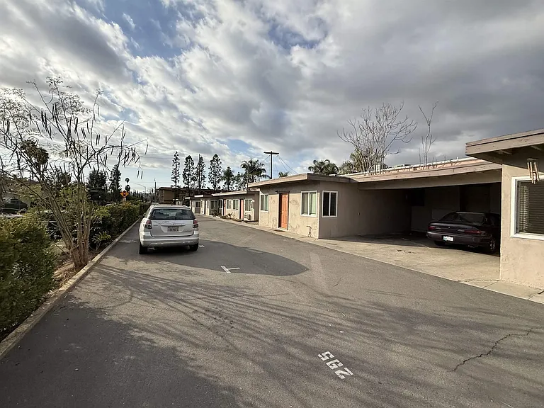 279 S Mollison Ave — Photo 22